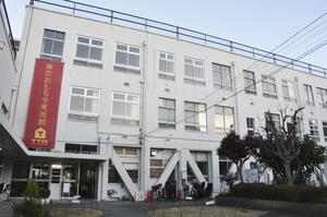 
旧四谷第四小の校舎を活用している「東京おもちゃ美術館」＝東京都新宿区
