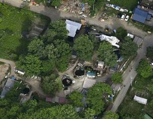 札幌市南区にある民間動物園「ノースサファリサッポロ」=6月