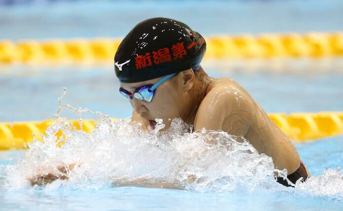 女子２００メートル平泳ぎ　優勝した神田倫来（新潟第一）＝１７日、長岡市のダイエープロビスフェニックスプール