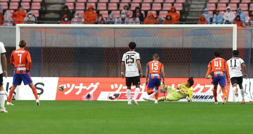 新潟ー神戸 後半7分、PKで追加点を奪われ0-2=ビッグスワン