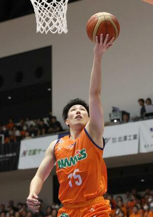 濱田貴流馬がレイアップを決めて７９－８１＝アオーレ長岡（長岡支社・芳本卓也）