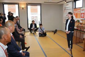 参院選での党勢拡大を誓った平井恵里子氏の事務所開き=14日、新潟市南区
