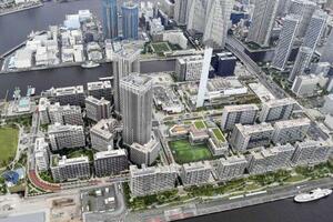 東京都中央区のマンション群=2025年6月