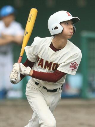 加茂－敬和学園　４回無死三塁、加茂の志田京介が適時打を放ち、８－４＝新発田市五十公野
