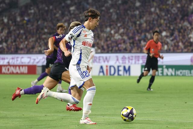 京都－新潟　後半、攻め上がるＦＷ太田修介＝サンガＳ