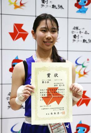 女子ライト級準々決で敗れ、５位入賞となった開志学園の３年、酒井菜々美＝８月１日、岡山県の玉野市総合体育館