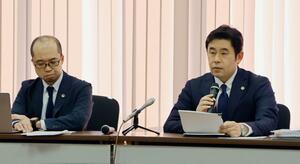 元会員による預かり金の使途不明について説明する県弁護士会の今井慶貴会長(右)と、山田晶久副会長=13日、新潟市中央区の県弁護士会館