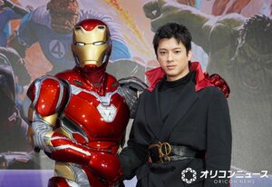 映画『アベンジャーズ／ドゥームズデイ』「ヒーローの日」アベンジャーズ重大ニュース発表イベントに登壇した（左から）アイアンマン、山田裕貴 （C）ORICON NewS inc.