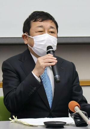 営業運転移行後の発電所運営について説明する稲垣武之所長＝２３日、柏崎刈羽原発