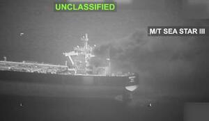 　８日、米中央軍がＸ（旧ツイッター）に投稿したイラン船籍の石油タンカーに攻撃する映像