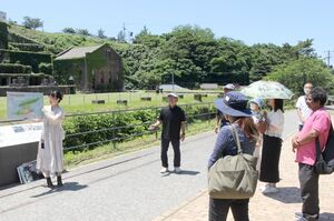 北沢浮遊選鉱場跡でガイド体験をした佐渡ガイド養成講座=佐渡市相川地区