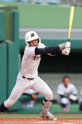 敦賀気比－日本文理　１回日本文理１死一、三塁、渡部倖成が適時打を放ち１－０＝富山市民球場