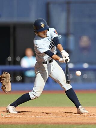 新潟明訓-帝京長岡 4回新潟明訓2死二、三塁、山本大斗の適時打で3-0=ハードオフ・エコスタジアム
