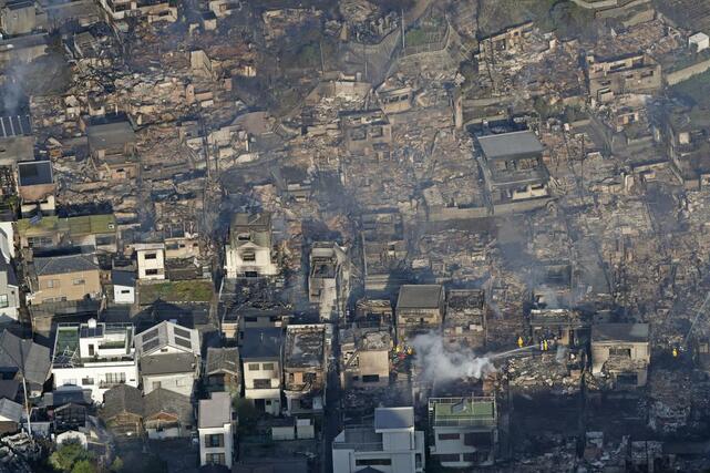 大分市佐賀関の大規模火災現場＝１９日午前８時半過ぎ
