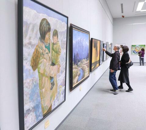 前期展が開幕した芸展＝県民会館