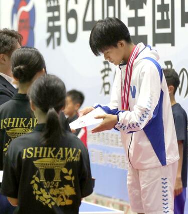 男子板飛び込みで３位となった櫻井響樹（長岡西）＝石川県金沢市