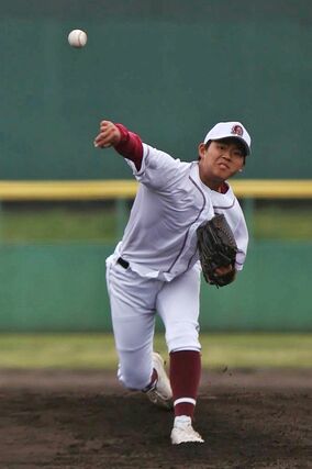 新潟第一－柏崎　柏崎の先発、小池心太郎＝新発田市五十公野