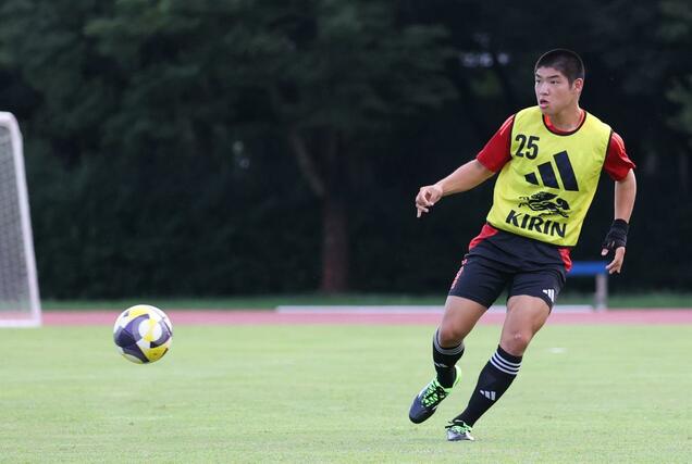 練習するU-17日本代表の児山雅稀(帝京長岡高)