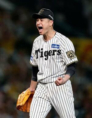 完封で8勝目を挙げ、雄たけびを上げる阪神・大竹=甲子園
