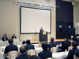 約120人が参加した県指導農業士会の活動発表会=新潟市中央区