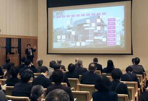 大学と地域の連携の大切さを訴えた共愛学園前橋国際大学の大森昭生学長=新潟市中央区水道町