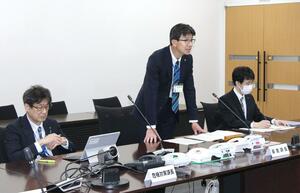 県内での豚熱発生に備え、防疫の手順などを確認した県の連絡会議=8日、県庁