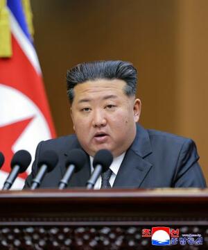 20、21両日に開かれた北朝鮮の最高人民会議に臨む金正恩朝鮮労働党総書記=平壌(朝鮮中央通信=共同)