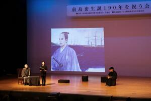 地元中学生3人が前島密の青少年時代を演じた創作劇=27日、上越市下門前
