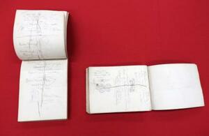 　オークションに出品される小泉八雲の創作ノート。右のノートにはチョウのイラストが描かれている