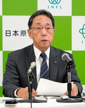 記者会見する日本原燃の増田尚宏社長=1日午前、青森市
