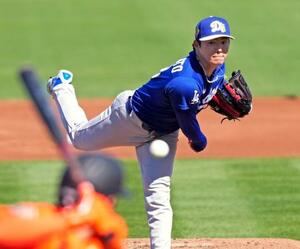 　ジャイアンツ戦に先発したドジャース・山本。３回を投げ５安打２失点だった＝スコッツデール（共同）