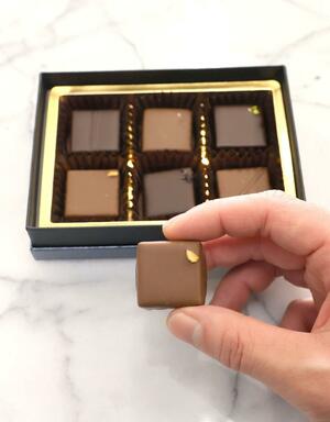 道の駅「漢学の里しただ」が販売するチョコレートセット
