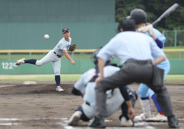 新潟明訓の先発田村洸太郎＝９月１１日、新発田市五十公野公園野球場