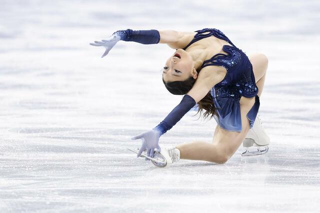 女子ＳＰ　演技する坂本花織＝ミラノ（共同）