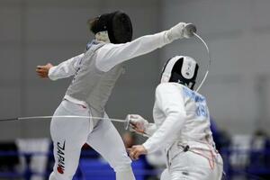 団体3位決定戦 米国選手(右)と対戦する西藤俊哉=北九州メッセ