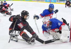 　ミラノ・コルティナ冬季パラリンピックに出場したパラアイスホッケーの日本代表の選手＝１４日、ミラノ（共同）