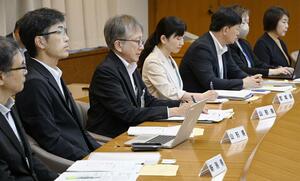 相次ぐクマ被害を受け東北６県、新潟県、国の出先機関が開いた連絡会議に出席した担当者＝３日、宮城県庁