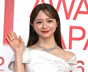 白ドレス姿で艶やかに登場した森香澄 (C)ORICON NewS inc.