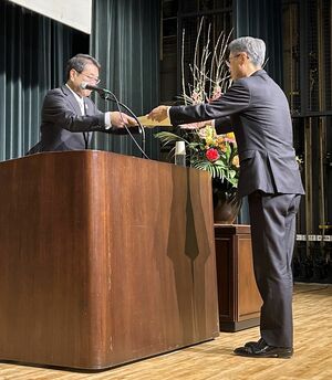 優良工事を手掛けた事業者の表彰式＝新潟市中央区一番堀通町３