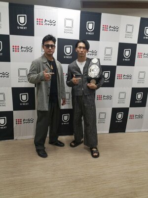 （左から）笠原弘希、イモト・ボルケーノ