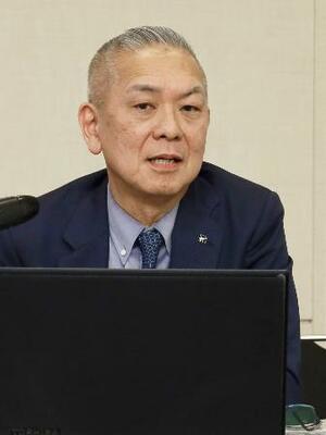 　記者会見する近鉄百貨店の梶間隆弘社長＝１０日午後、大阪市