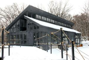 「サウナイン新潟妙高高原」の宿泊棟外観。サウナ付き客室もある＝妙高市田口