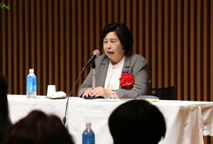 拉致被害者早期帰国に向け来場者に協力を呼びかけた曽我ひとみさん=6月27日、新潟市中央区