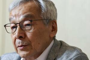 インタビューに応じる土師守さん