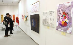 個性豊かな作品が並ぶ新潟地区高等学校美術・工芸、書道展=12月13日、新潟市中央区一番堀通町