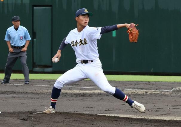 日本文理－新潟第一　先発した日本文理の小網太陽＝９月１１日、三条市パールスタ