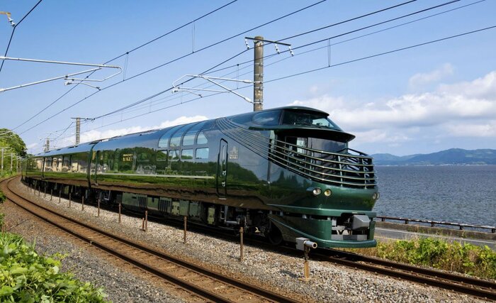 豪華列車「ザ・ロイヤルエクスプレス」（東急提供）