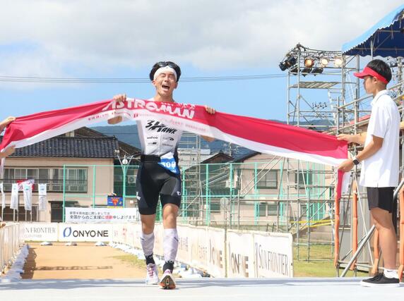 Ｂタイプで優勝した選手＝９月１日、佐渡市