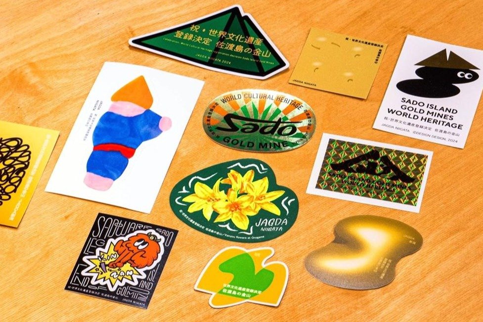 佐渡島の金山」世界遺産登録、ステッカーで祝福！JAGDA新潟地区の