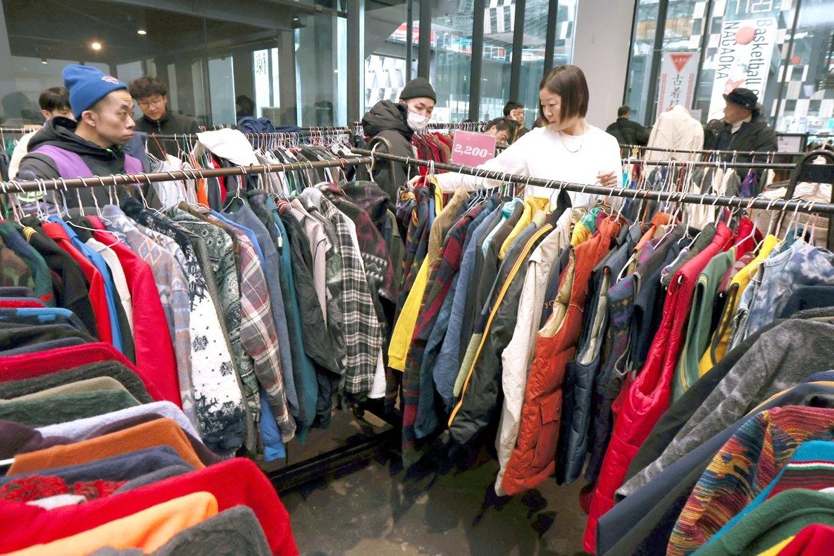 長岡で2千点超の古着キャラバン開催